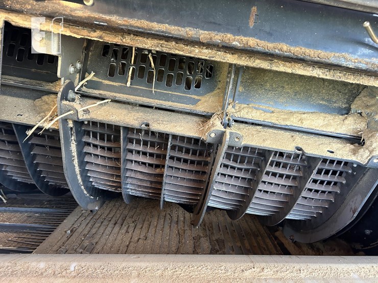 2015-case-ih-8240-image-42