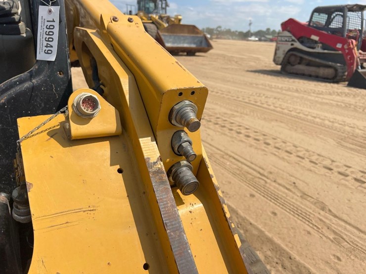 2014-caterpillar-279d-image-11