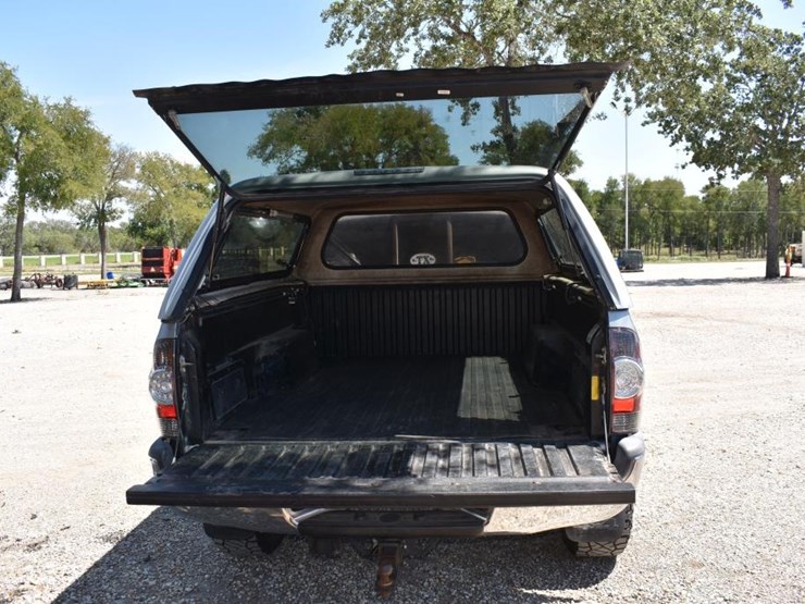 2014-toyota-tacoma-image-10