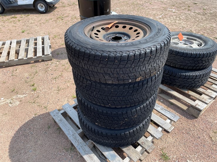 #4753-•-set-of-(4)-tires-on-rims-image-3