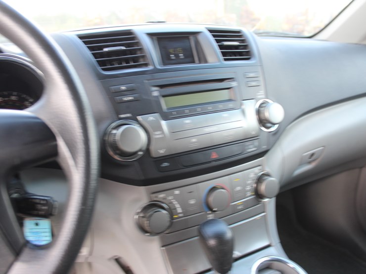2010-toyota-highlander-image-13
