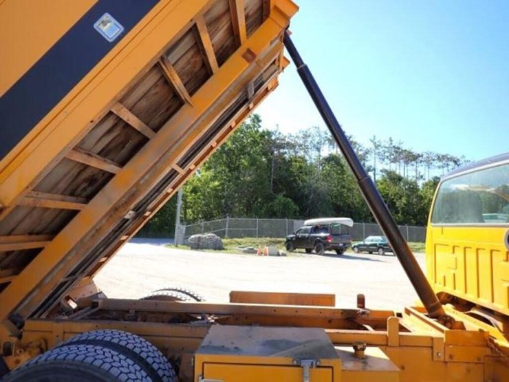 2005-ford-f750-xlt-image-83