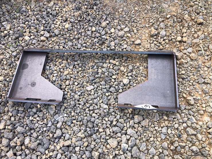 #67-•-skid-steer-mount-plate-image-1