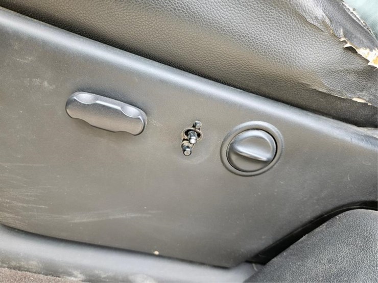 2011-gmc-3500-image-35