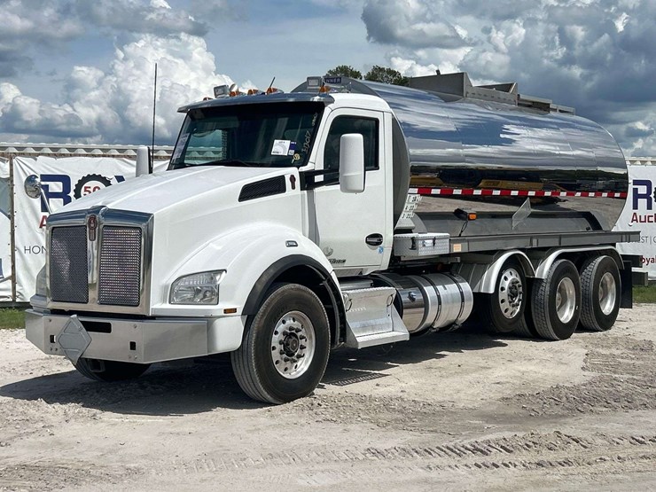 2016-kenworth-t880-image-1