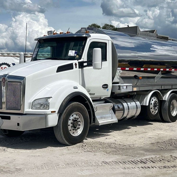 2016 KENWORTH T880
