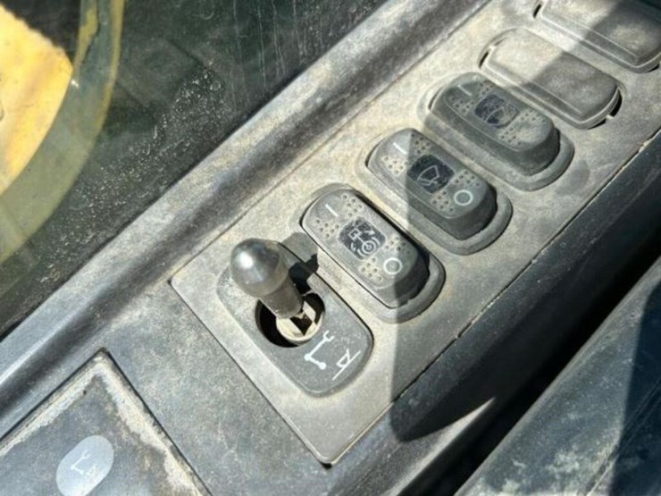 2010-caterpillar-324dl-image-14