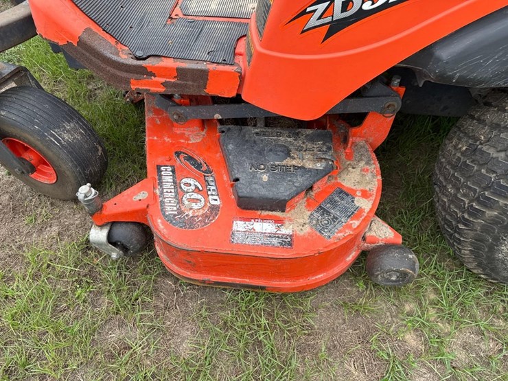 kubota-zd326-image-13