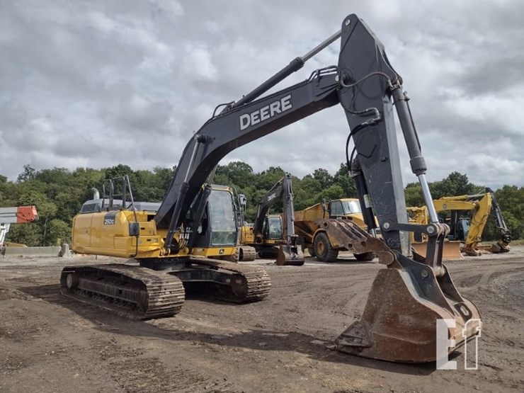 2021-deere-250g-lc-image-53