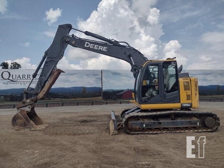 2019-deere-135g-image-1