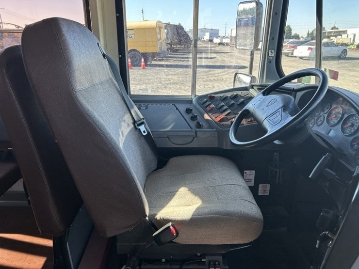 2013-ic-pb10500-school-bus-image-14