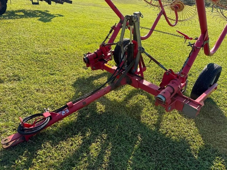 8-star-hay-rake-(pull-type,-hydraulic)-image-3