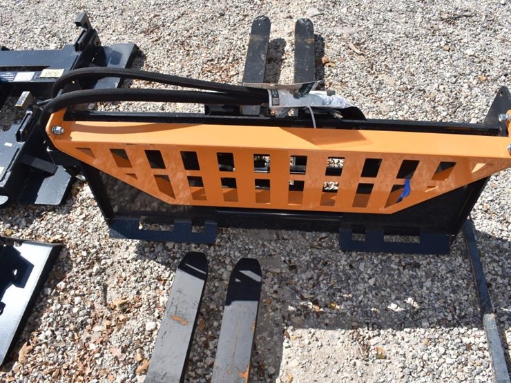 skid-steer-hydraulic-pallet-fork-image-2