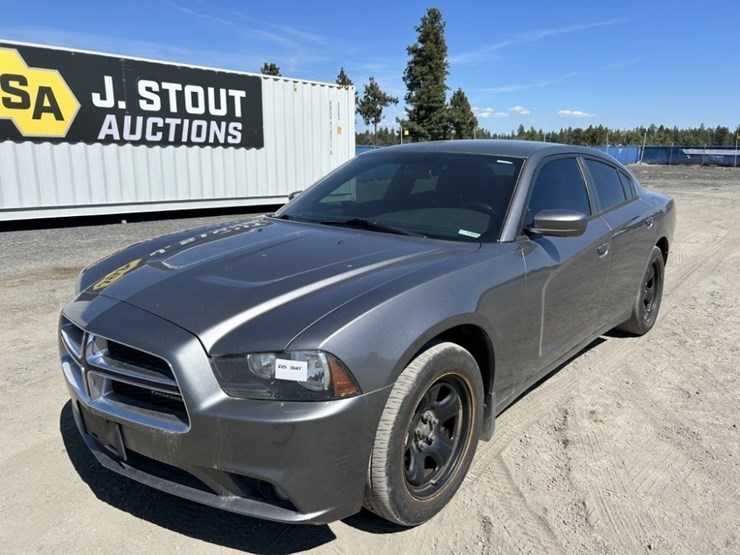 2011-dodge-charger-sedan-image-1