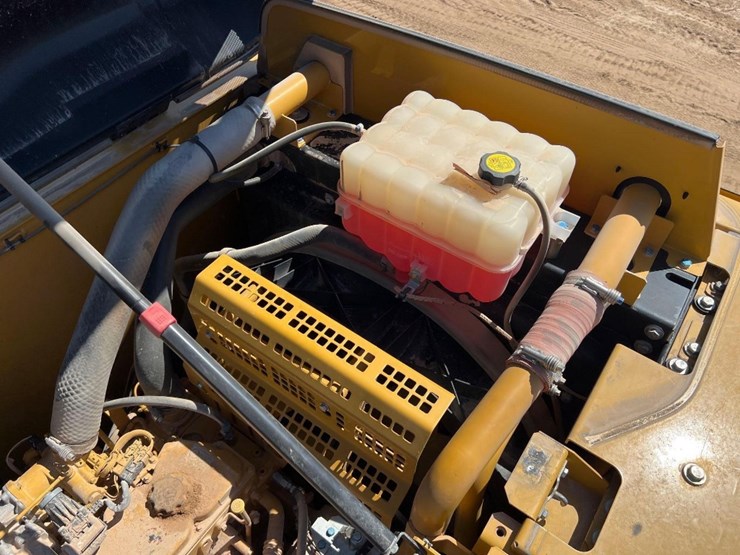 2017-caterpillar-323fl-image-34