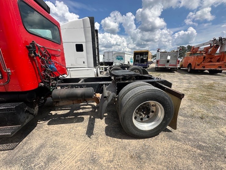 2008-peterbilt-335-image-5