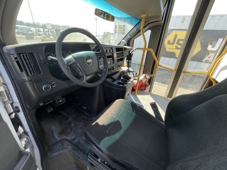 2015-chevrolet-express-paratransit-bus-image-19