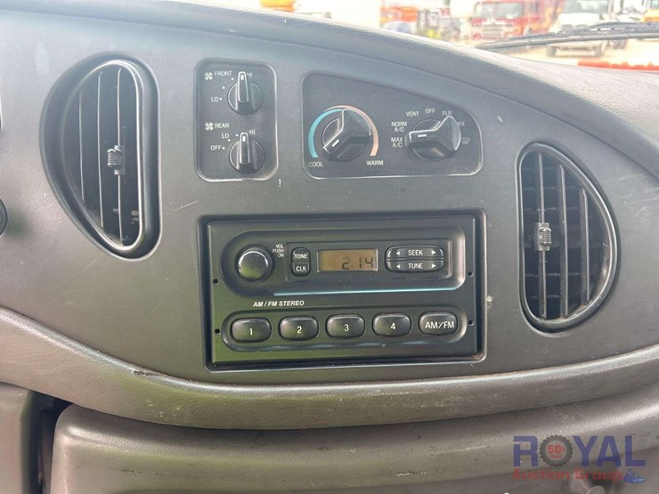 2005-ford-cargo-image-15