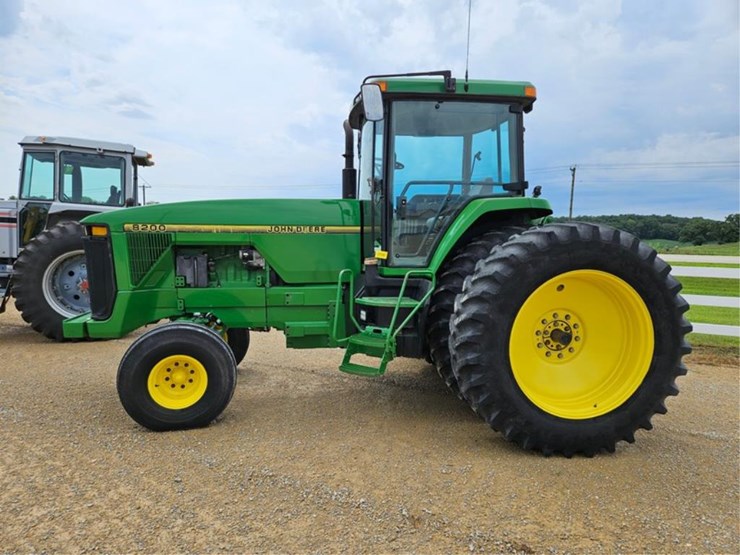 john-deere-8200-image-2