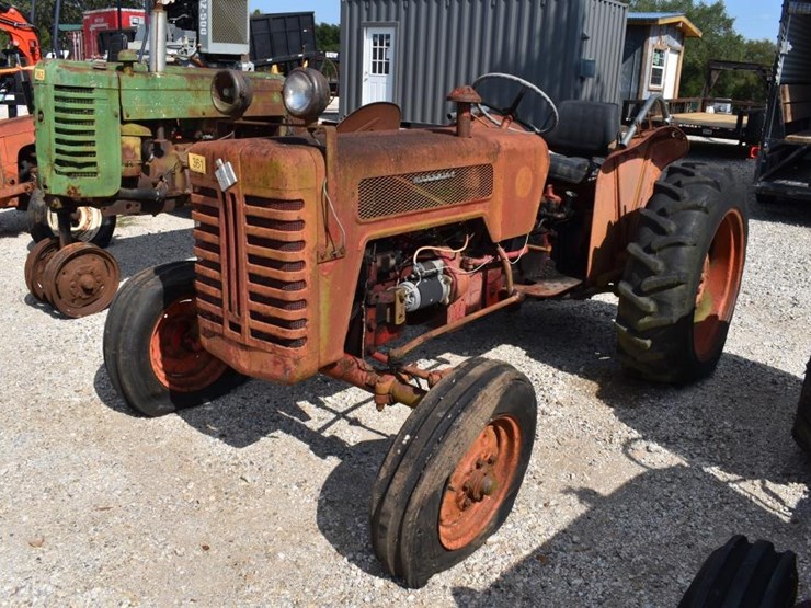 ih-mccormick-tractor-(parts)-(not-running)-(serial-#-18962)-(k)-image-1