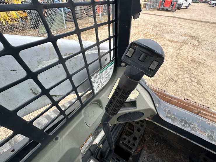 2014-bobcat-t750-image-57