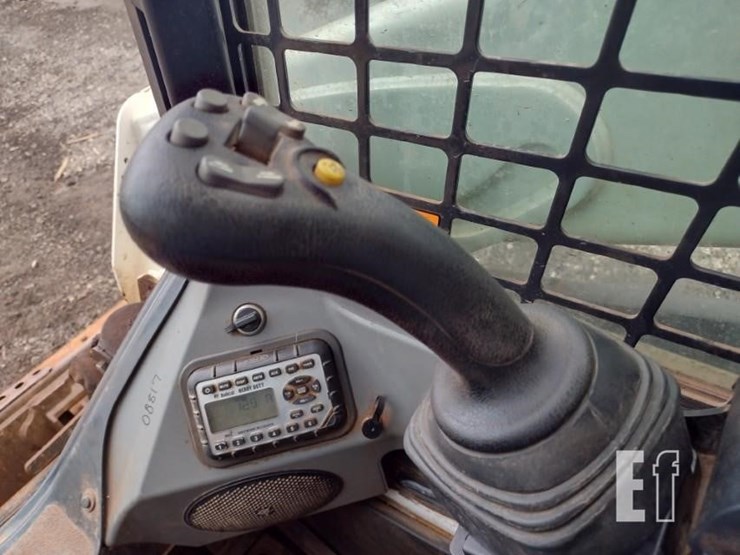 2020-bobcat-t595-image-8