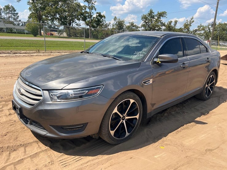 2014-ford-taurus-sel-sedan-image-8