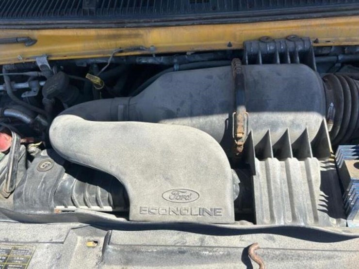 2010-ford-cargo-image-24