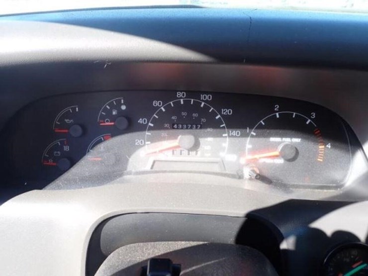 2005-ford-f750-xlt-image-16