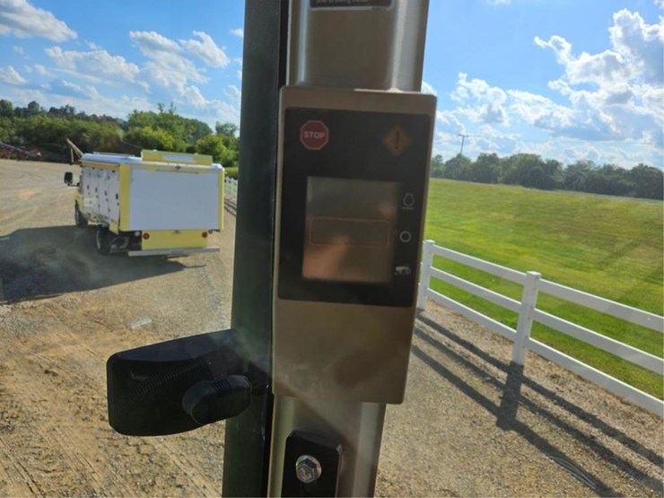 john-deere-8400t-image-37