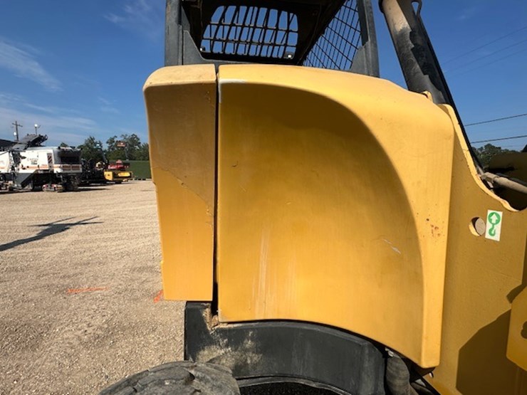 2005-caterpillar-th360b-image-17