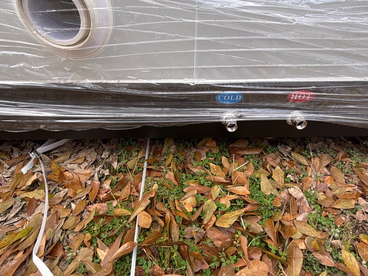 #1302-•-portable-restroom-image-11