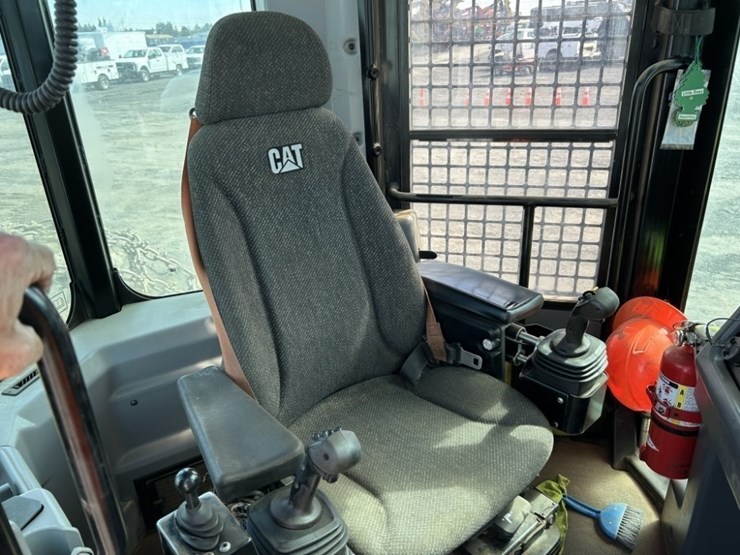 2019-caterpillar-555d-image-20