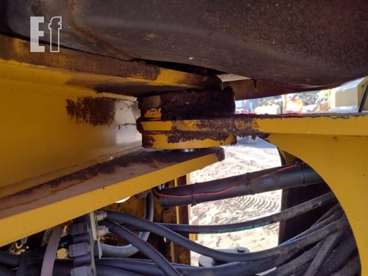 2003-deere-444h-image-29