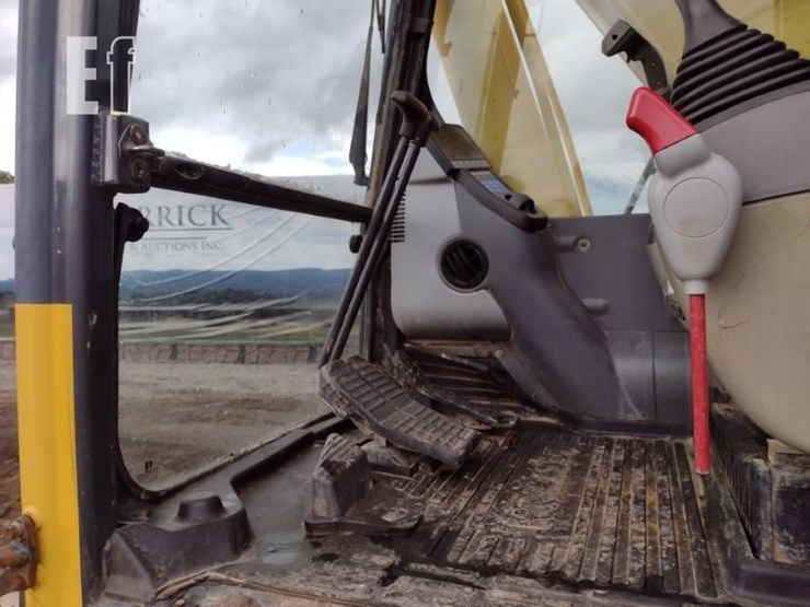 komatsu-pc220-lc-8-image-12