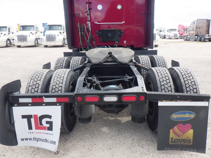 2023-peterbilt-579-image-5