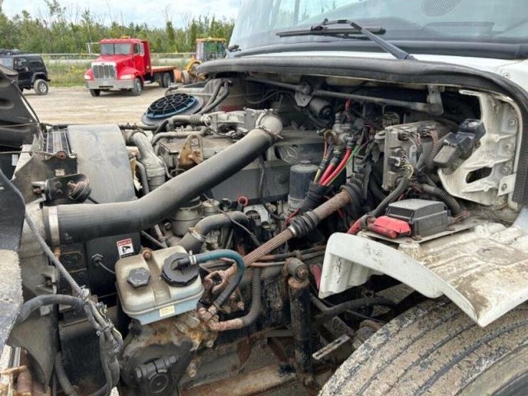 2006-freightliner-business-class-m2-106-image-21