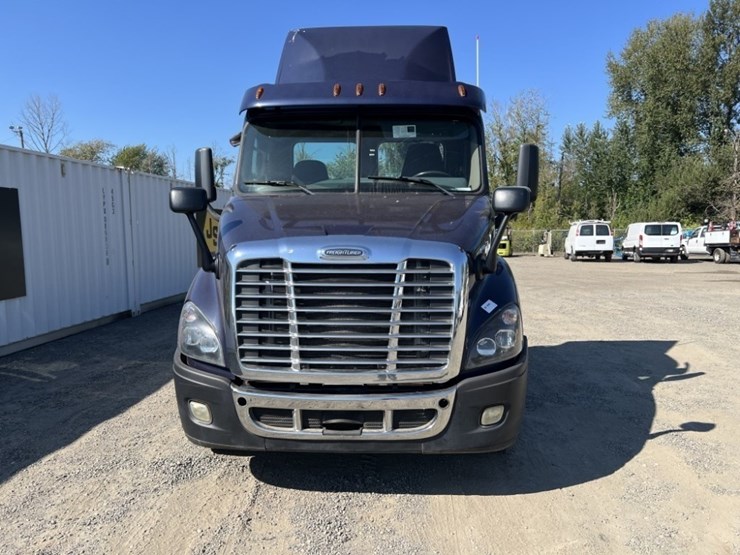 2017-freightliner-cascadia-s/a-truck-tractor-image-8