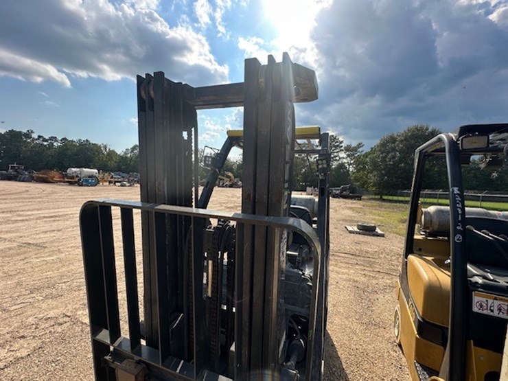 #2074-•-nissan-forklift-image-13