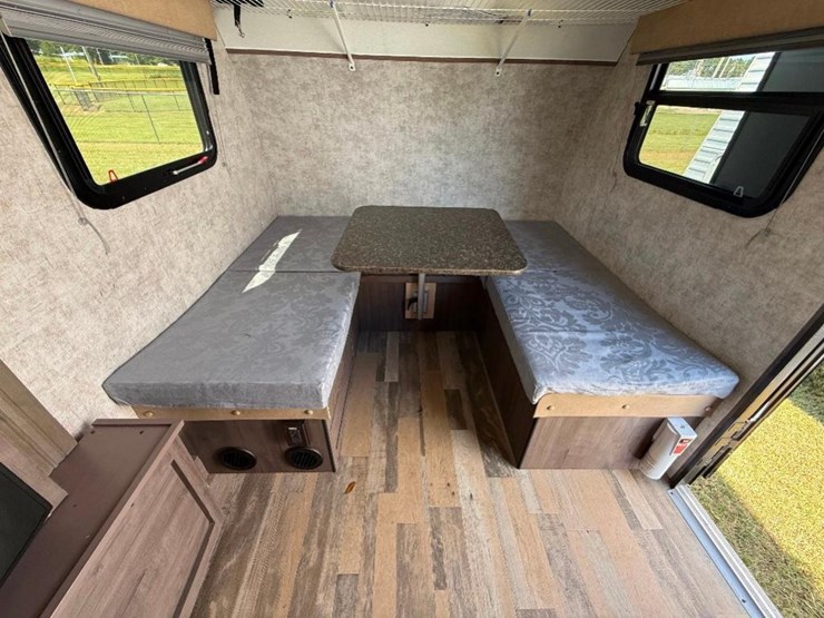 2016-winnebago-winnie-drop-wd1780-camper-image-20
