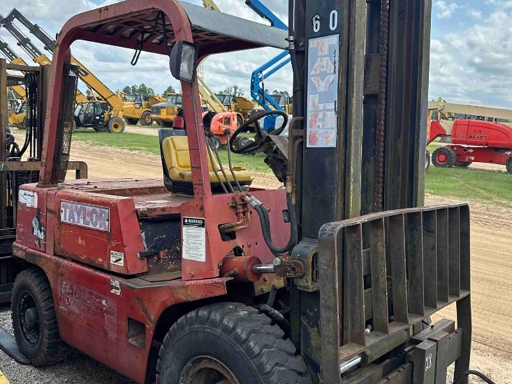 taylor-tdf-60s-straight-mast-forklift-image-2