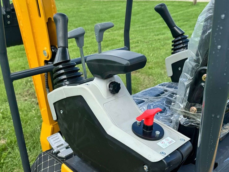 2025-cfg-industrial-xz20r-mini-excavator-...-unused-image-9