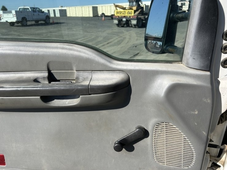 2004-ford-f550-sd-image-29