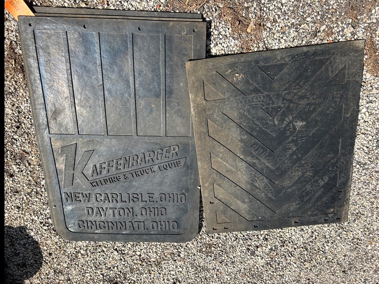 #1675-•-(4)-mud-flaps-image-1