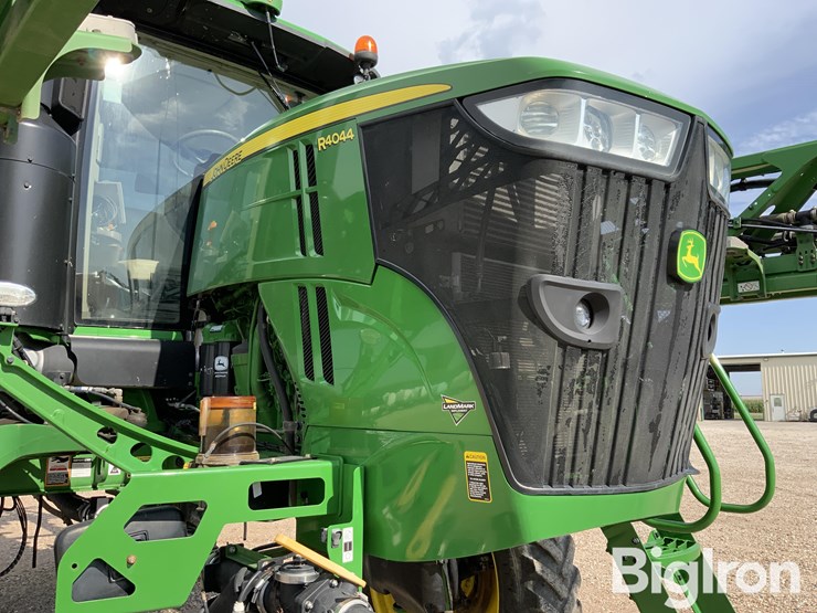 2020-john-deere-r4044-image-10