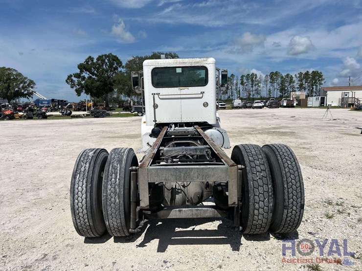 2009-peterbilt-335-image-25