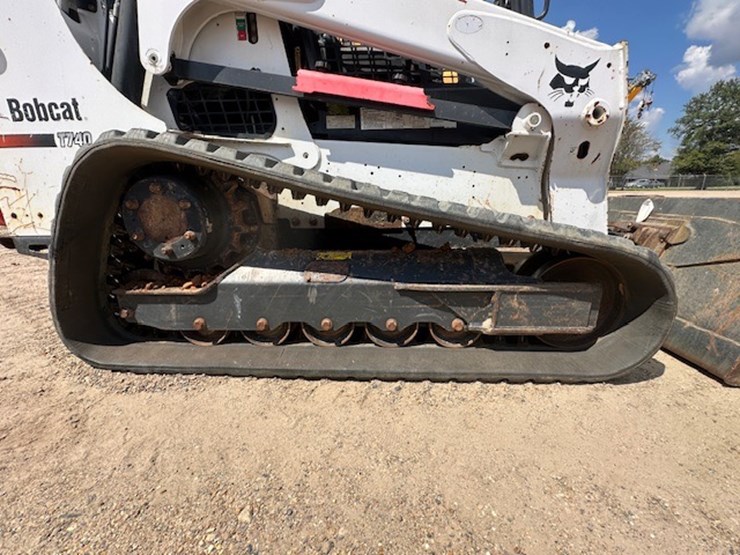 2016-bobcat-t740-image-29