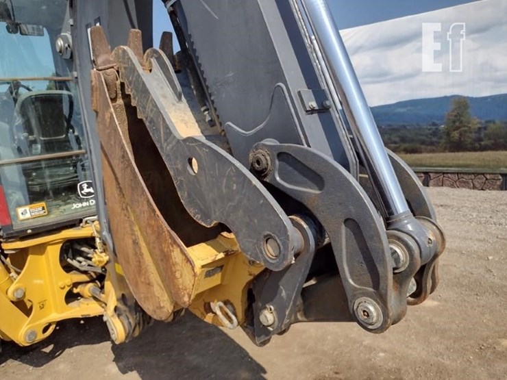 2017-deere-310sl-image-32