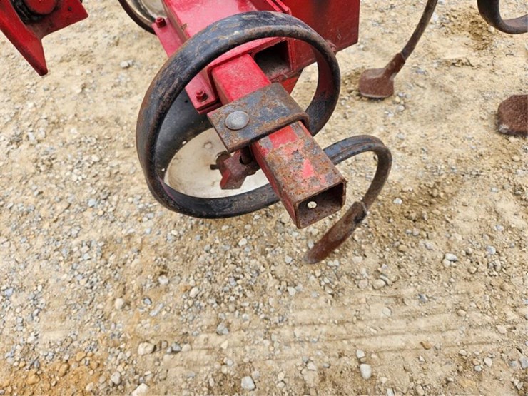#264-•-ih-233-6-row-30"-3pt-cultivator-image-19