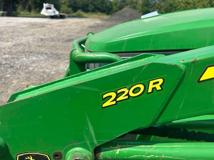 2021-john-deere-2032r-image-10